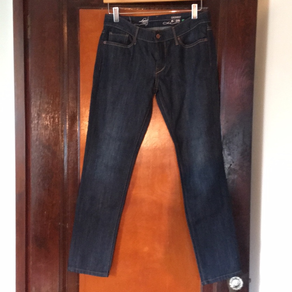 Levi’s dark wash skinny jeans
